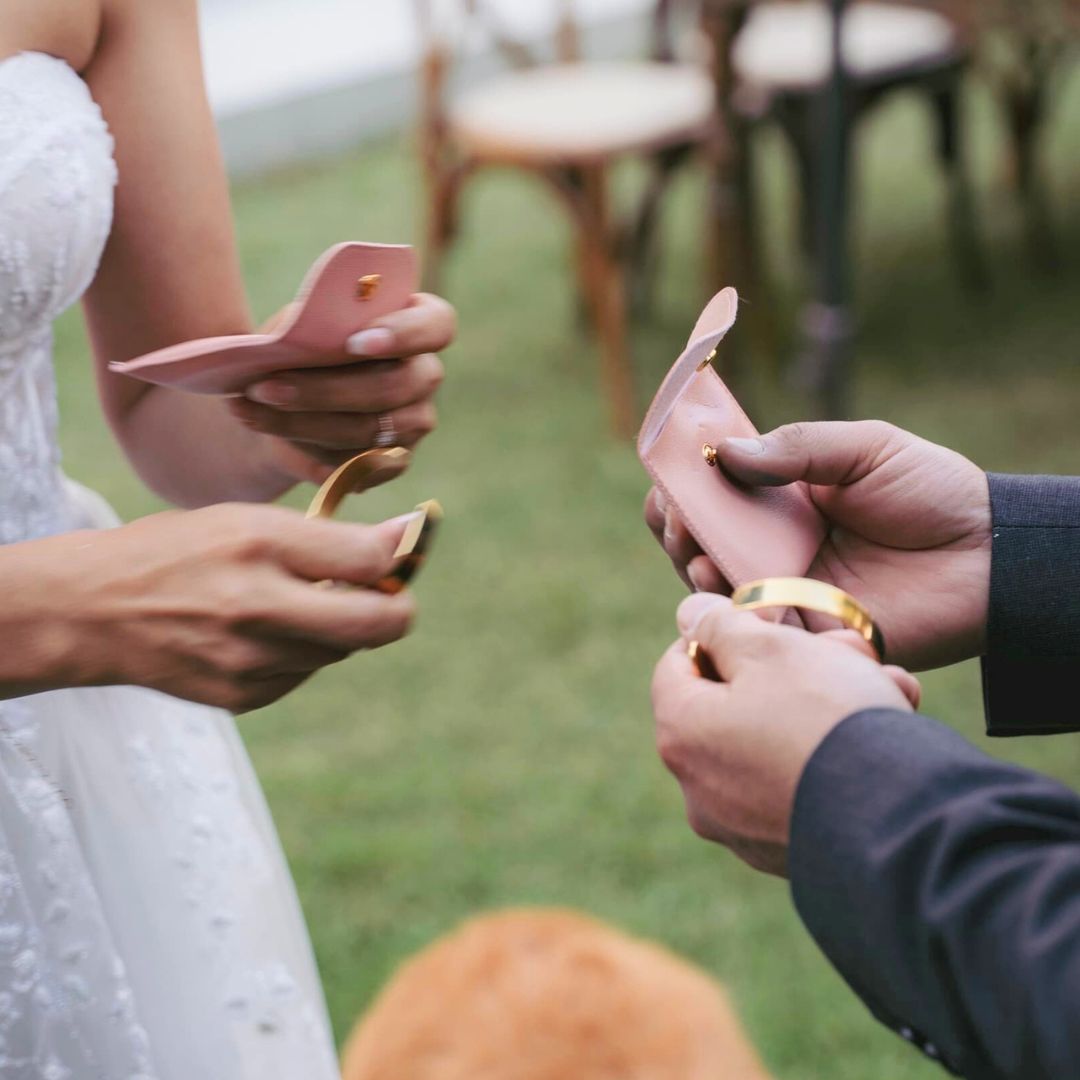 Par de Brazaletes Rigidos Ajustables